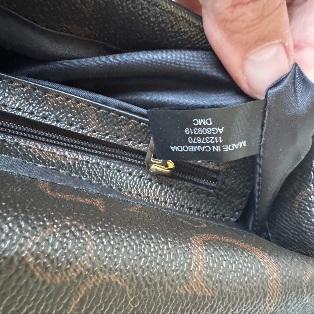 Guess crossbody bag - Picture 13 of 17
